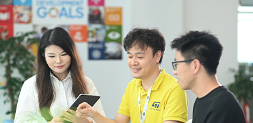Employees in a discussion